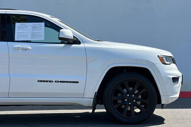 Photo of 2019 Bright White Clearcoat Jeep Grand Cherokee