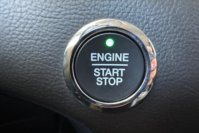 Photo of 2022 Oxford White Ford Edge
