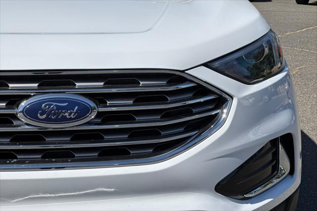 Photo of 2022 Oxford White Ford Edge