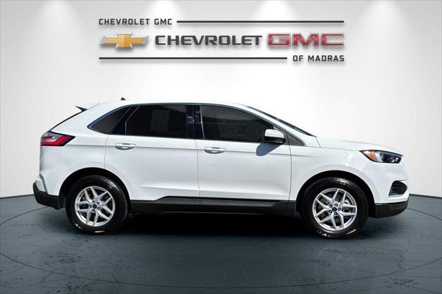 Photo of 2022 Oxford White Ford Edge