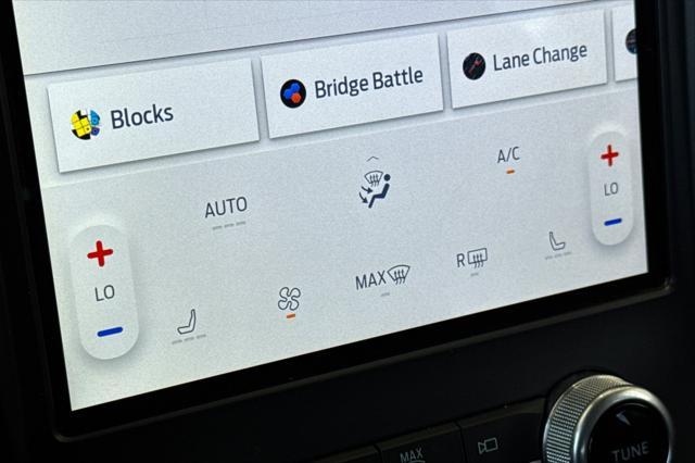 Photo of 2022 Oxford White Ford Edge