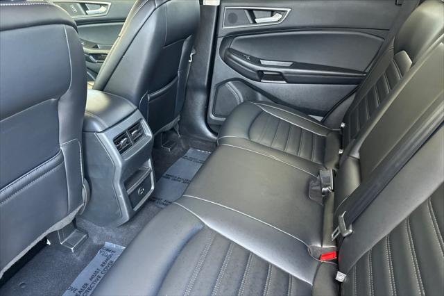 Photo of 2022 Oxford White Ford Edge