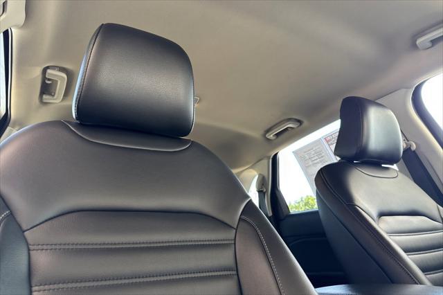 Photo of 2022 Oxford White Ford Edge