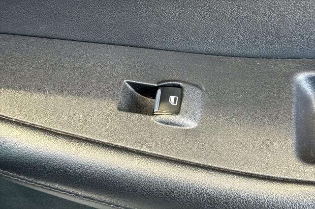 Photo of 2022 Oxford White Ford Edge