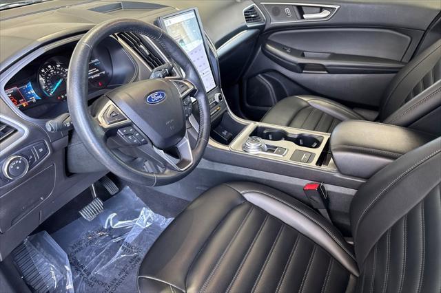 Photo of 2022 Oxford White Ford Edge