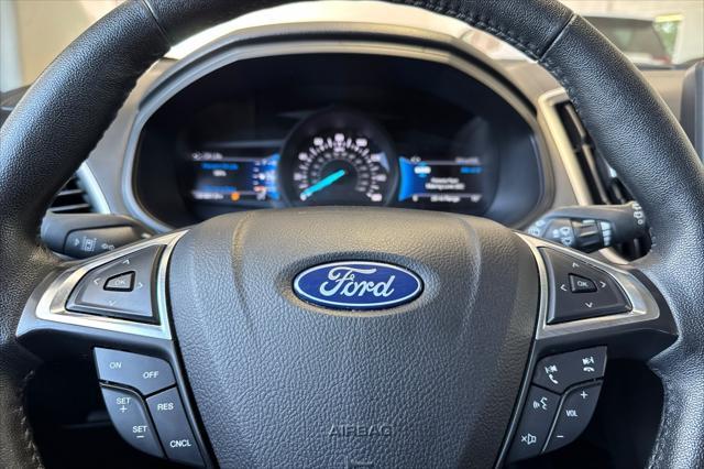 Photo of 2022 Oxford White Ford Edge
