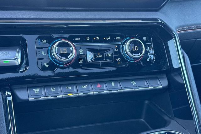 Photo of 2024 Summit White GMC Sierra 2500