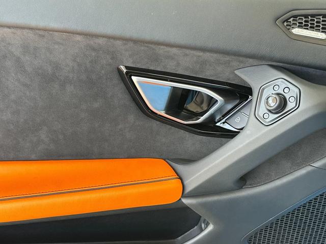 Photo of 2022 Blu Cepheus Metallic Lamborghini Huracan EVO