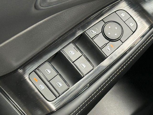 Photo of 2025 White Pearl Nissan Rogue