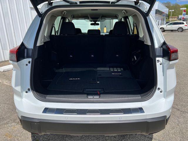 Photo of 2025 White Pearl Nissan Rogue
