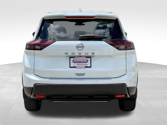 Photo of 2025 White Pearl Nissan Rogue