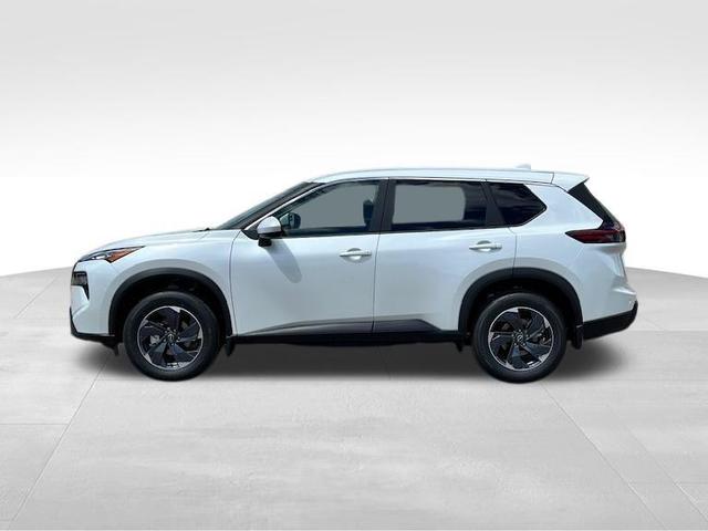 Photo of 2025 White Pearl Nissan Rogue