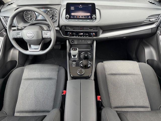 Photo of 2025 White Pearl Nissan Rogue