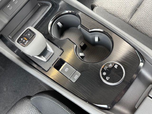 Photo of 2025 White Pearl Nissan Rogue