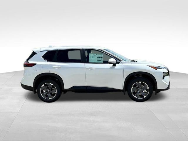 Photo of 2025 White Pearl Nissan Rogue
