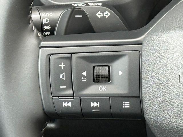 Photo of 2025 White Pearl Nissan Rogue