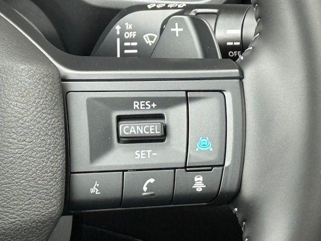 Photo of 2025 White Pearl Nissan Rogue