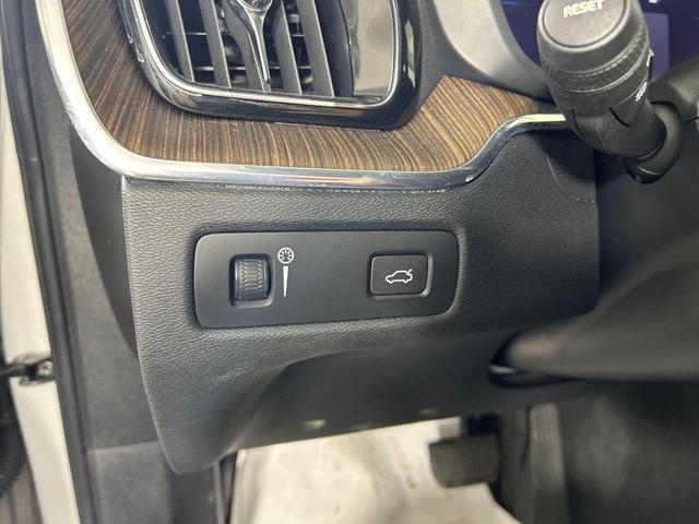 Photo of 2022 Silver Volvo XC60