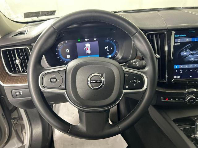 Photo of 2022 Silver Volvo XC60