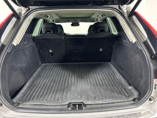 Photo of 2022 Silver Volvo XC60