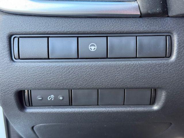 Photo of 2021 Pearl White Tricoat Nissan Rogue