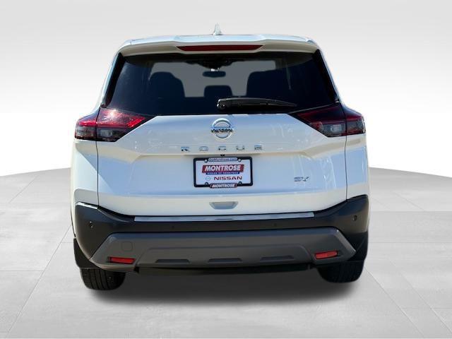Photo of 2021 Pearl White Tricoat Nissan Rogue