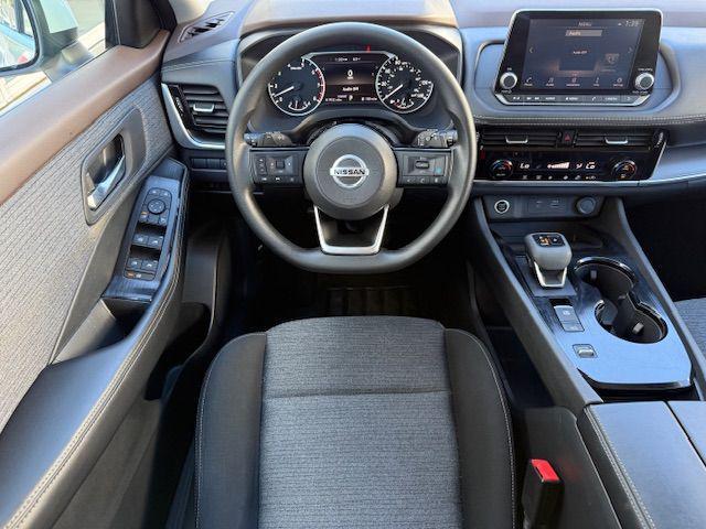 Photo of 2021 Pearl White Tricoat Nissan Rogue