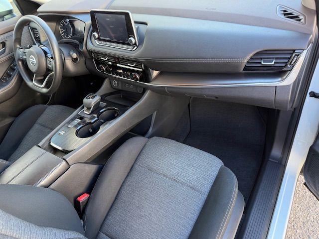 Photo of 2021 Pearl White Tricoat Nissan Rogue