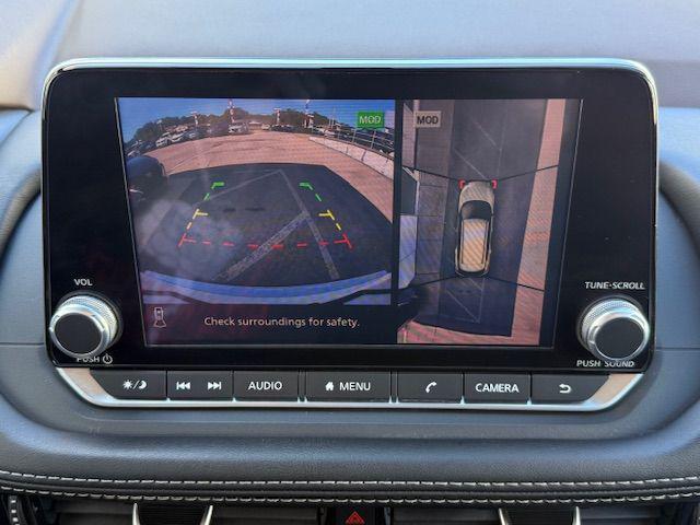 Photo of 2021 Pearl White Tricoat Nissan Rogue