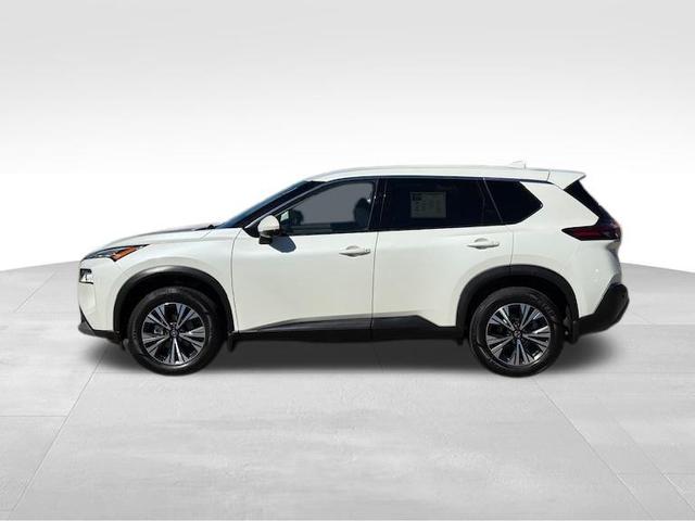 Photo of 2021 Pearl White Tricoat Nissan Rogue
