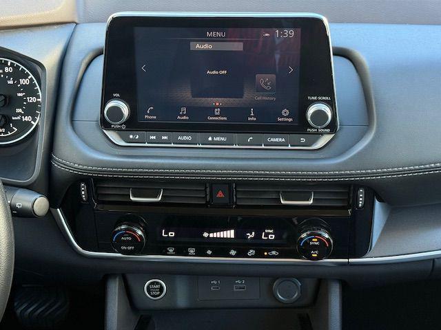 Photo of 2021 Pearl White Tricoat Nissan Rogue
