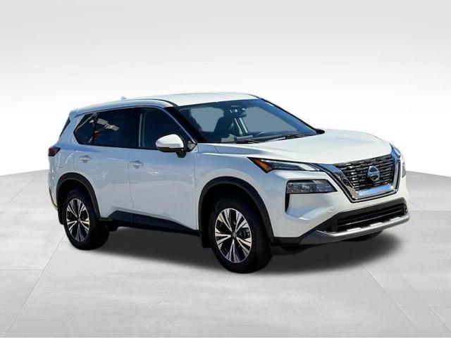 Photo of 2021 Pearl White Tricoat Nissan Rogue