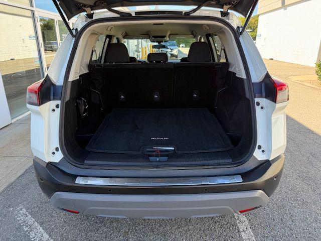 Photo of 2021 Pearl White Tricoat Nissan Rogue