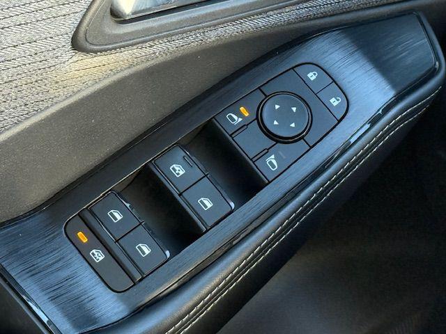 Photo of 2021 Pearl White Tricoat Nissan Rogue