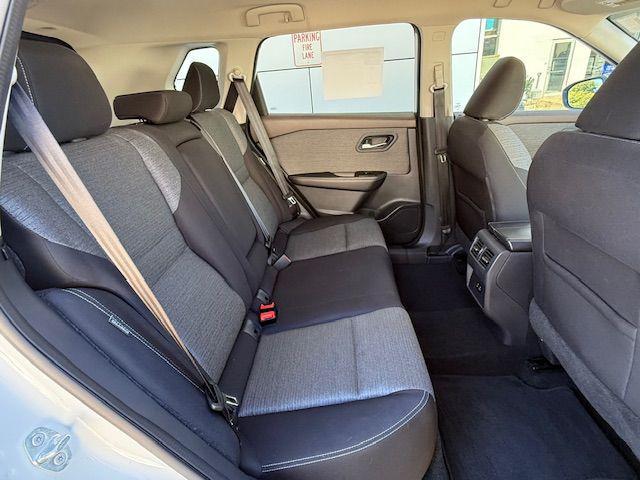 Photo of 2021 Pearl White Tricoat Nissan Rogue