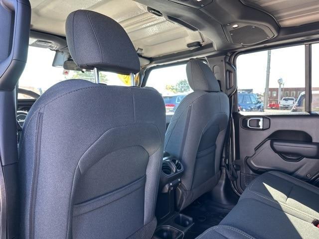 Photo of 2024 Granite Crystal Clearcoat Metallic Jeep Gladiator
