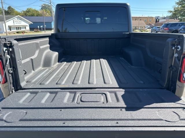 Photo of 2024 Granite Crystal Clearcoat Metallic Jeep Gladiator