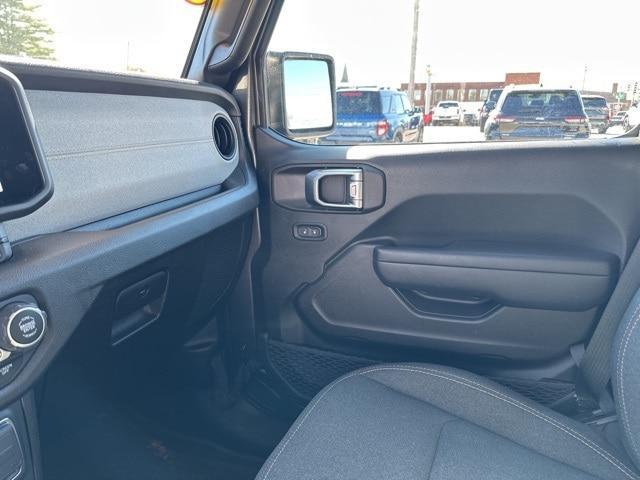 Photo of 2024 Granite Crystal Clearcoat Metallic Jeep Gladiator