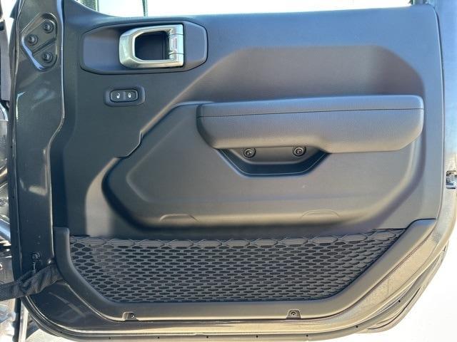 Photo of 2024 Granite Crystal Clearcoat Metallic Jeep Gladiator