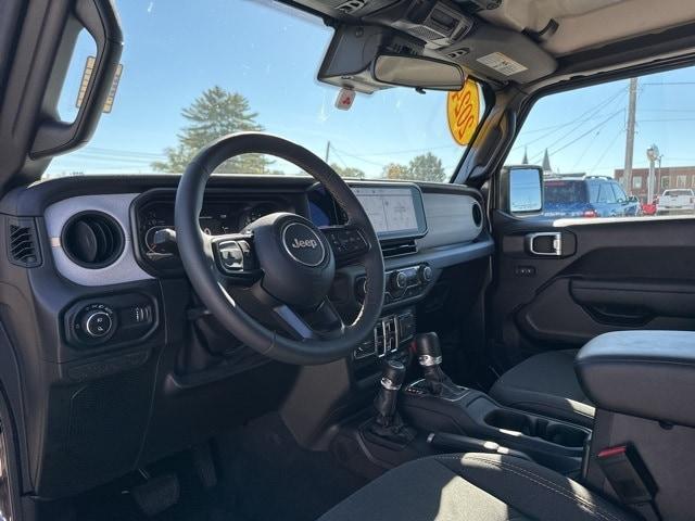 Photo of 2024 Granite Crystal Clearcoat Metallic Jeep Gladiator