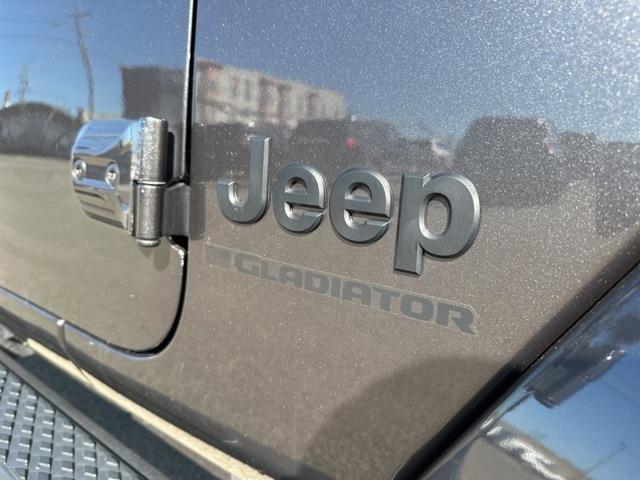 Photo of 2024 Granite Crystal Clearcoat Metallic Jeep Gladiator