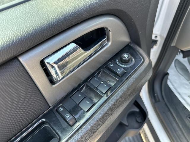 Photo of 2013 White Platinum Clearcoat Metallic Ford Expedition EL