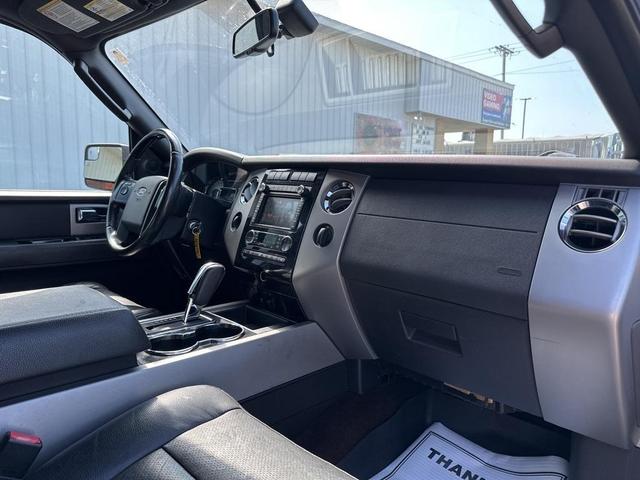 Photo of 2013 White Platinum Clearcoat Metallic Ford Expedition EL