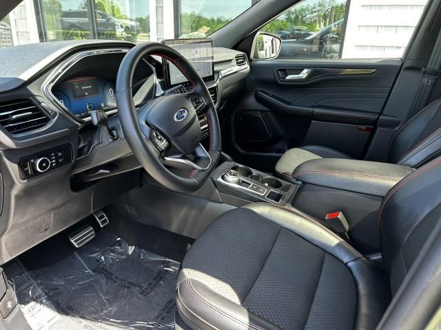 Photo of 2023 Carbonized Gray Metallic Ford Escape
