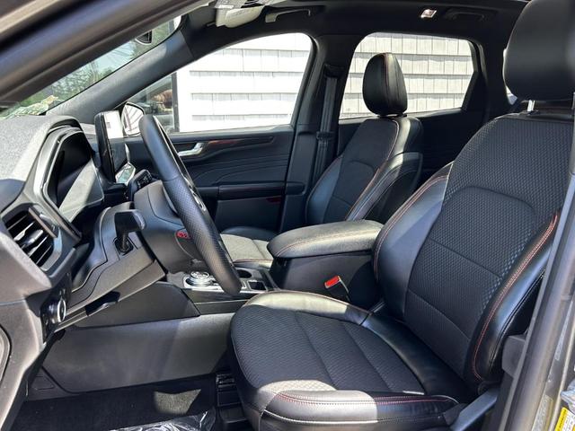Photo of 2023 Carbonized Gray Metallic Ford Escape