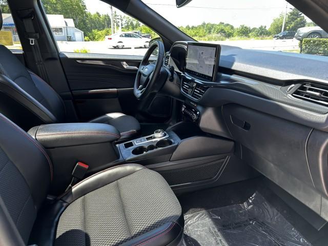 Photo of 2023 Carbonized Gray Metallic Ford Escape