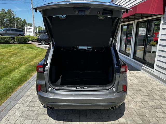 Photo of 2023 Carbonized Gray Metallic Ford Escape