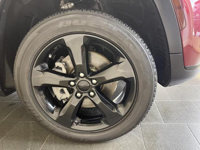 Photo of 2021 Velvet Red Pearlcoat Jeep Grand Cherokee L
