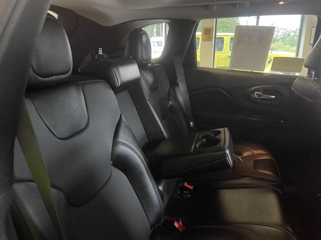 Photo of 2022 Sting Gray Clearcoat Jeep Cherokee