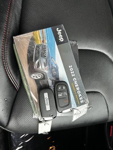 Photo of 2022 Sting Gray Clearcoat Jeep Cherokee